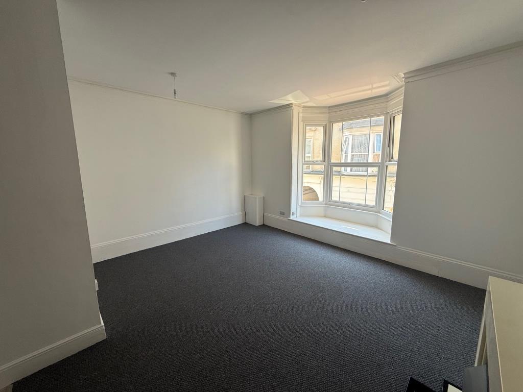 Lot: 55 - FIRST FLOOR FLAT - Living room with bay window